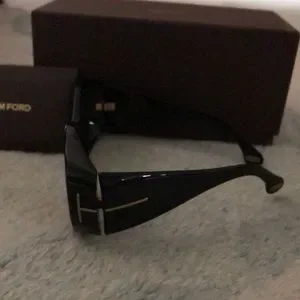 Tom Ford | Accessories | Tom Ford Lara Sunglasses Retro Vibe  display picture 1
